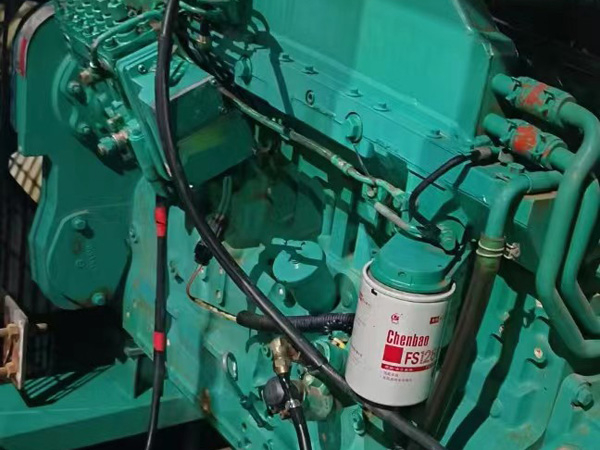 江干如何确定新的发电机组控制系统是否与原系统兼容？